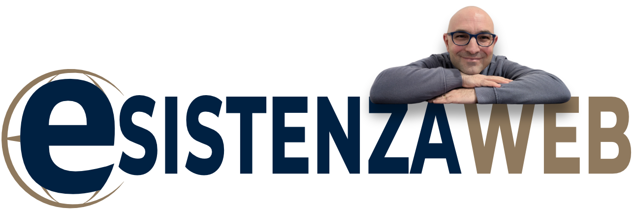 Logo esistenzaWeb con Salvatore appoggiato sulla scritta